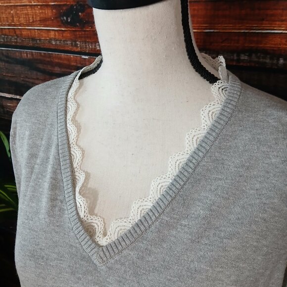 Adrianna Papell Sweater M Lace Trim Feminine V-Neck Gray Viscose - Picture 3 of 11